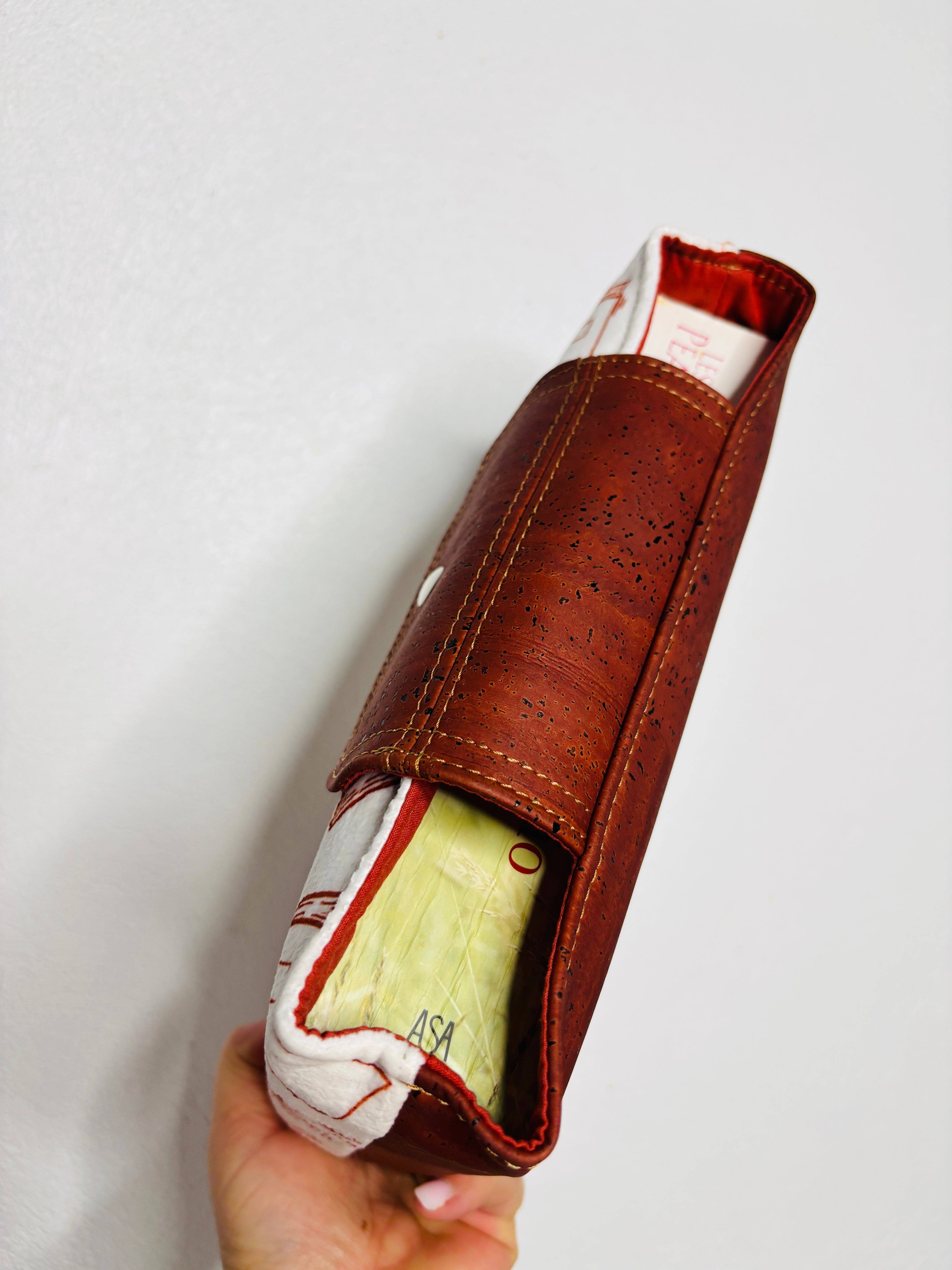 Pochette pour livre en liège et velours – Personnalisable