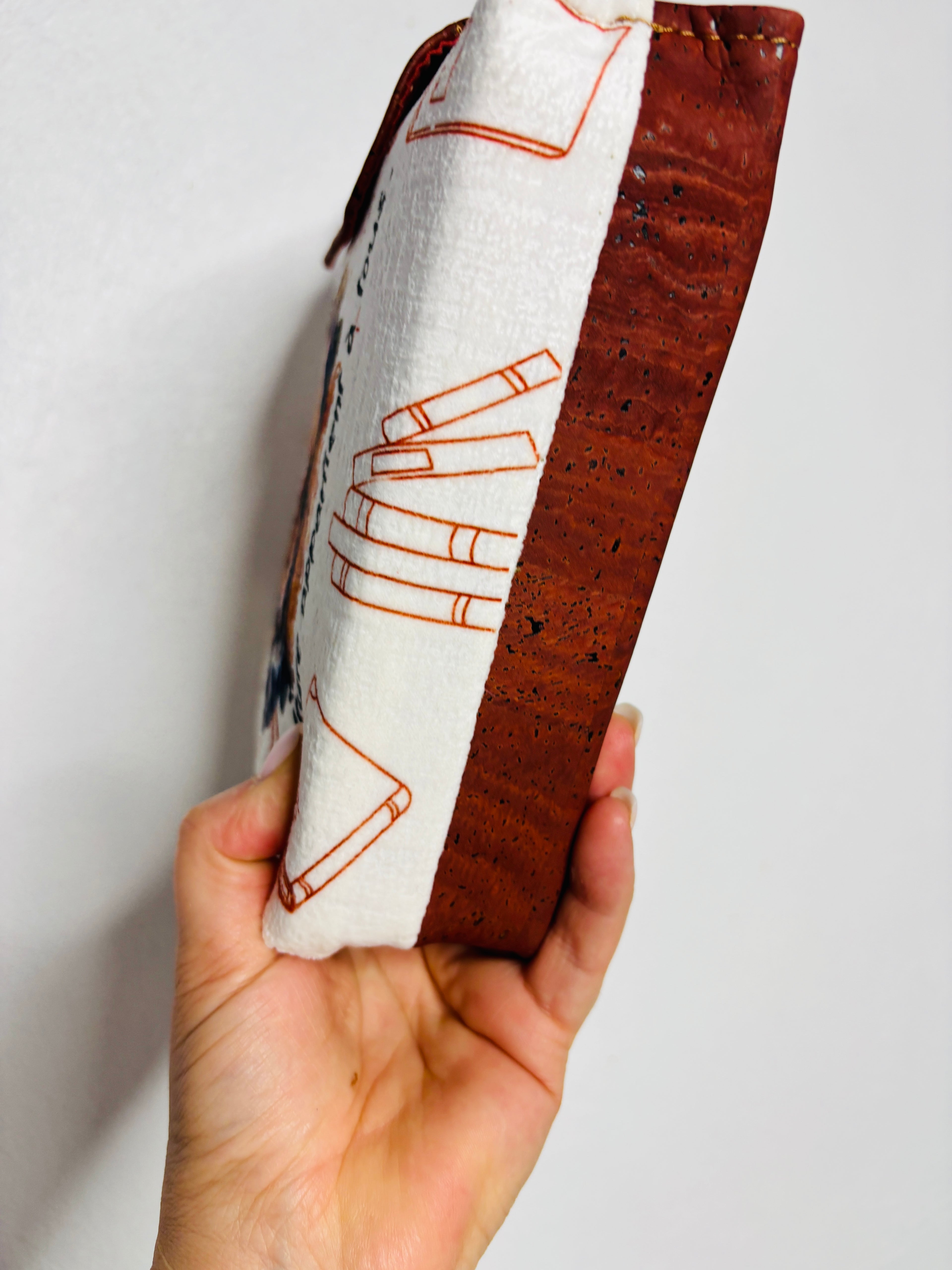 Pochette pour livre en liège et velours – Personnalisable