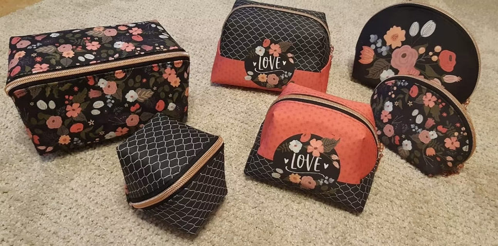 Créer 5 jolies trousses « Love » grâce à ce panneau en tissu 100 % coton (Copie)
